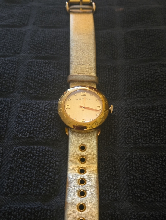 Marc Jacobs Accessories - Marc Jacobs Gold-Tone Round Women's Watch - Gold Strap